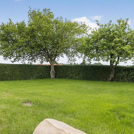 3 Bedroom Beautiful In Semesterbostad